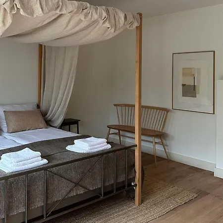 Luxury Spacious Private Loft, Between &