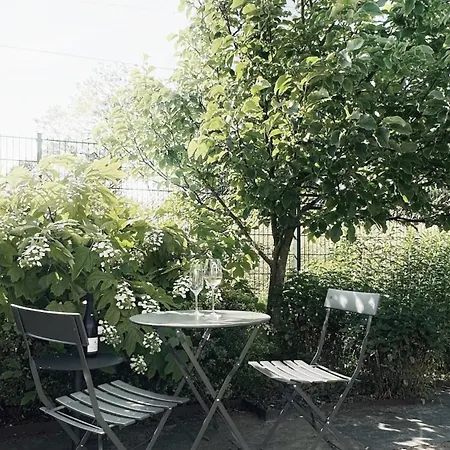 펜션 Luxury Spacious Private Loft, Between & *
