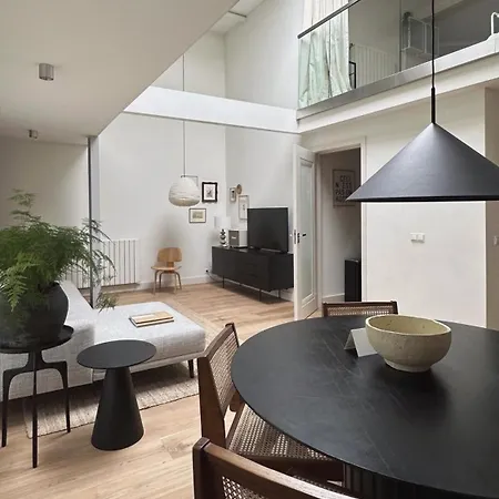 Luxury Spacious Private Loft, Between & *