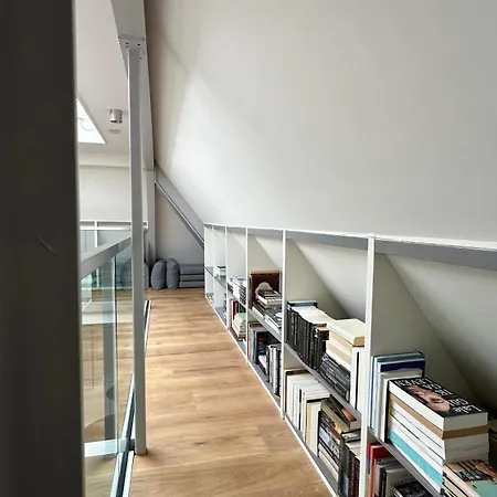 펜션 Luxury Spacious Private Loft, Between & *