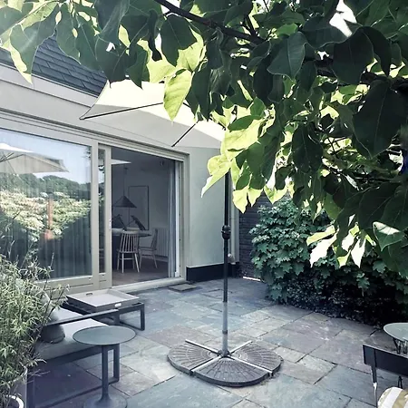 Luxury Spacious Private Loft, Between & 펜션 헴스테데