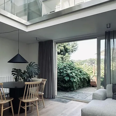 Luxury Spacious Private Loft, Between & 펜션 헴스테데