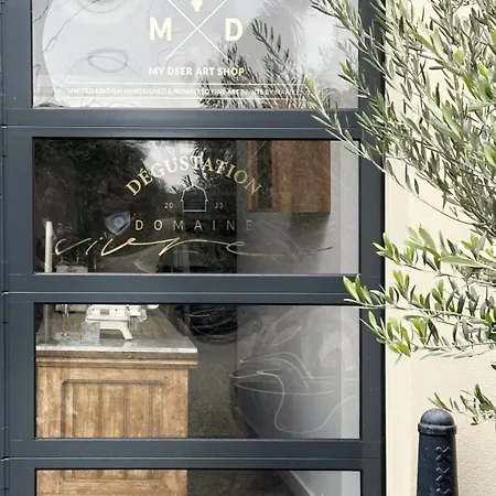 펜션 Luxury Spacious Private Loft, Between &