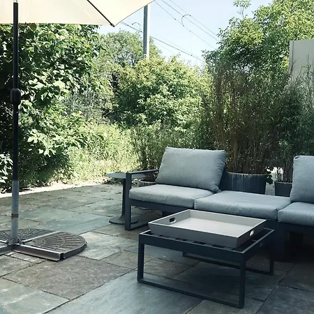 Luxury Spacious Private Loft, Between & 펜션 헴스테데