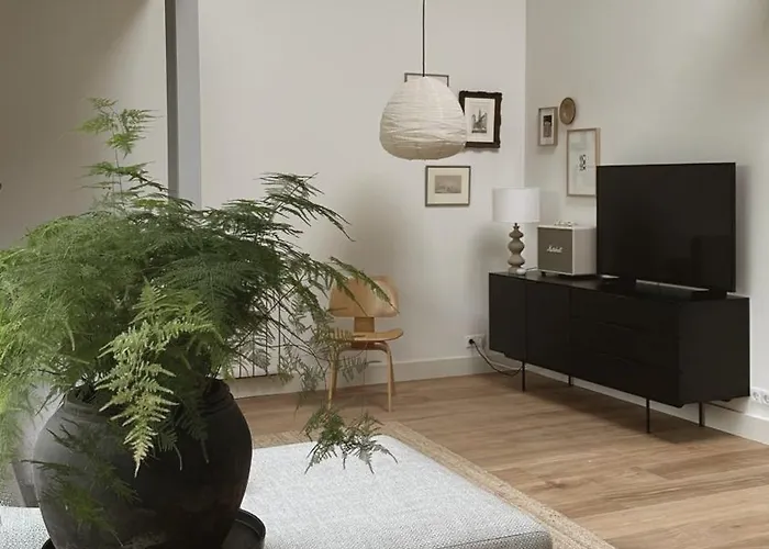 Luxury Spacious Private Loft, Between &