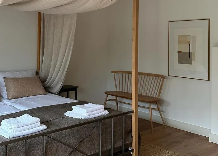 Luxury Spacious Private Loft, Between &